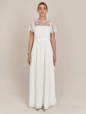 Apart Abendkleid im Materialmix aus weicher Spitze und Chiffon