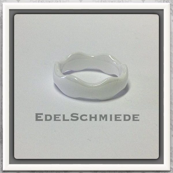 Edelschmiede925 Fingerring Edelschmiede925 Keramikring weiß mit gewelltem Rand - Trauring